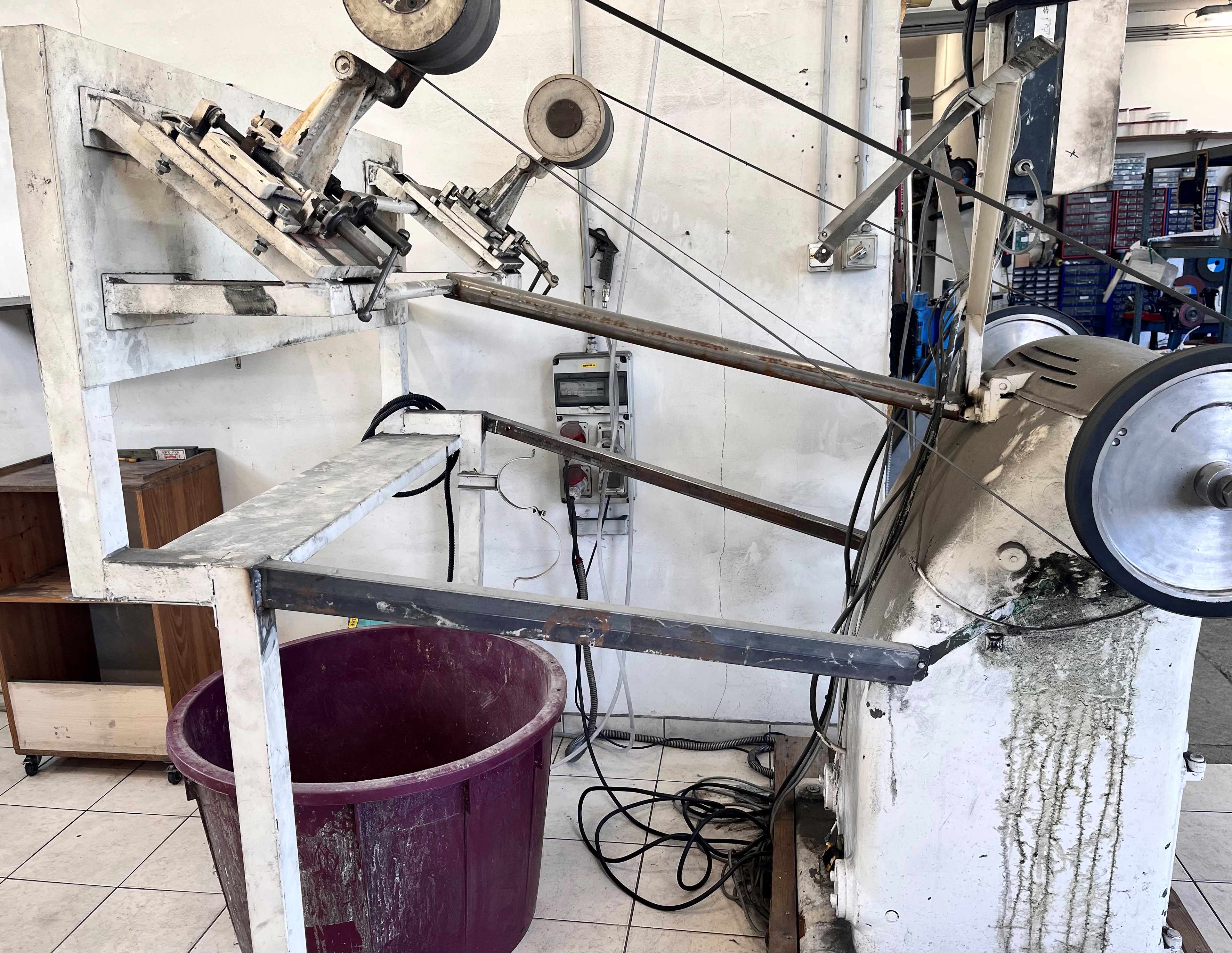 Fémipari szalagcsiszoló gép 2